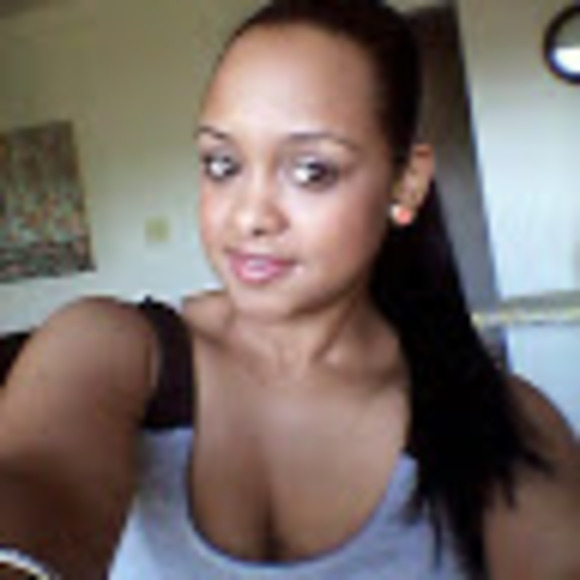 Meet your Posher, Cynthia - Picture 1 of 1